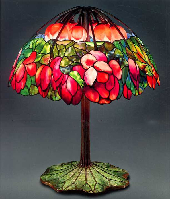 Настольная лампа "Розовый лотос" от Tiffany